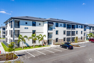 4795 Cypress Gardens Loop, Fort Myers, FL for sale Primary Photo- Image 1 of 1