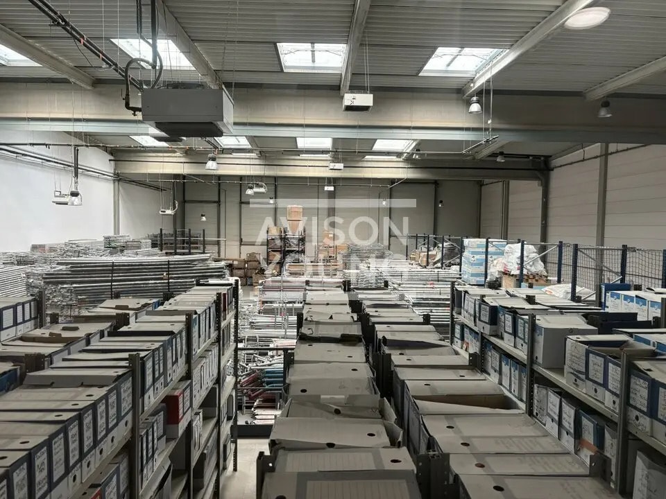 Light Industrial in Villeneuve-la-Garenne to rent Building Photo- Image 1 of 10