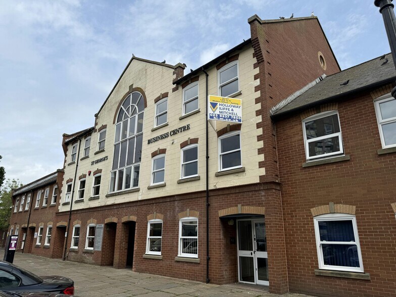 St Georges Sq, Portsmouth to rent - Building Photo - Image 2 of 30