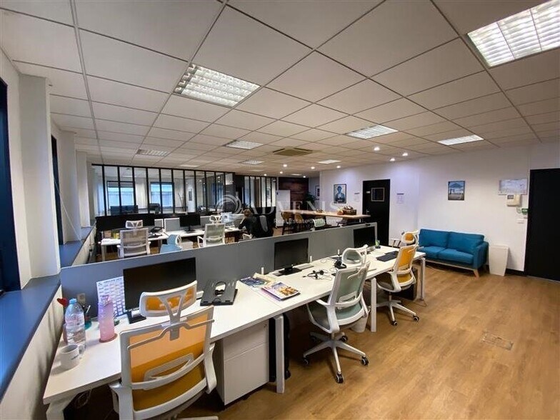 Office in Bry-sur-Marne to rent - Interior Photo - Image 2 of 6