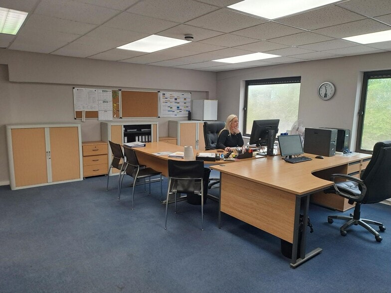 Little Mundells, Welwyn Garden City to rent - Building Photo - Image 2 of 5