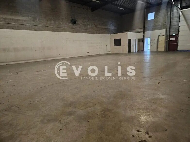 Light Industrial in Chilly-Mazarin to rent - Interior Photo - Image 3 of 10