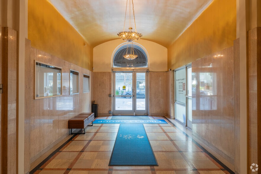 411 30th St, Oakland, CA to rent - Lobby - Image 1 of 11