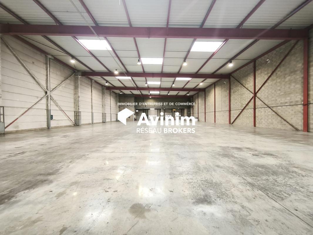 Industrial in Combs La Ville to rent Interior Photo- Image 1 of 6