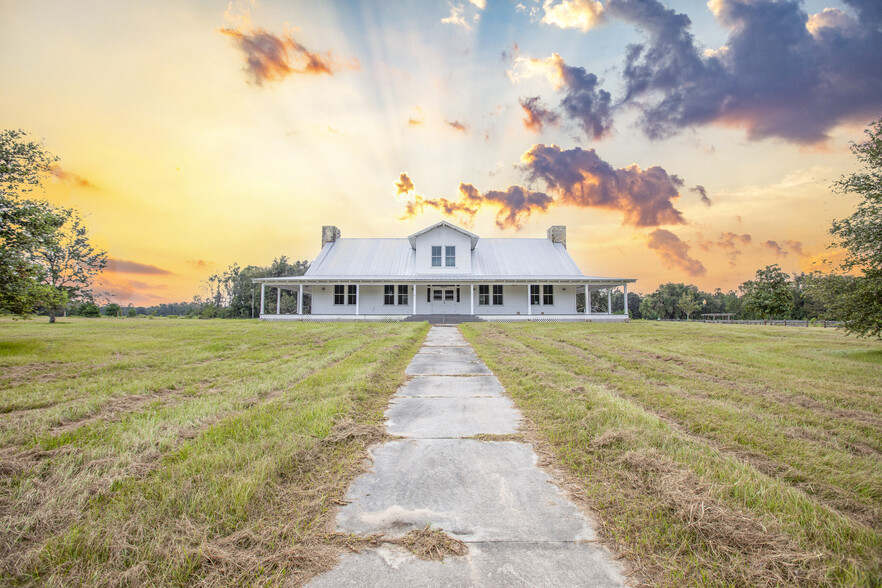 696 SE County Road 357, Mayo, FL for sale - Primary Photo - Image 1 of 1