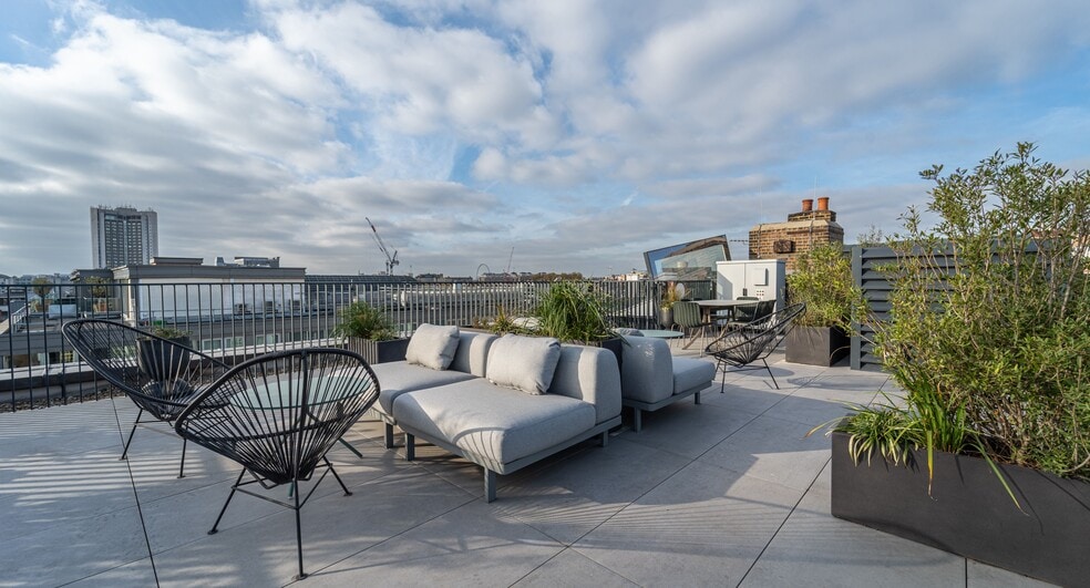 15 Berkeley St, London to rent - Building Photo - Image 1 of 16