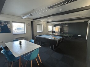 Pine Ct, Swindon to rent Interior Photo- Image 2 of 3