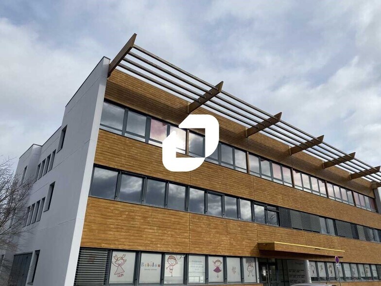 Office in Saint-Priest to rent - Building Photo - Image 1 of 8