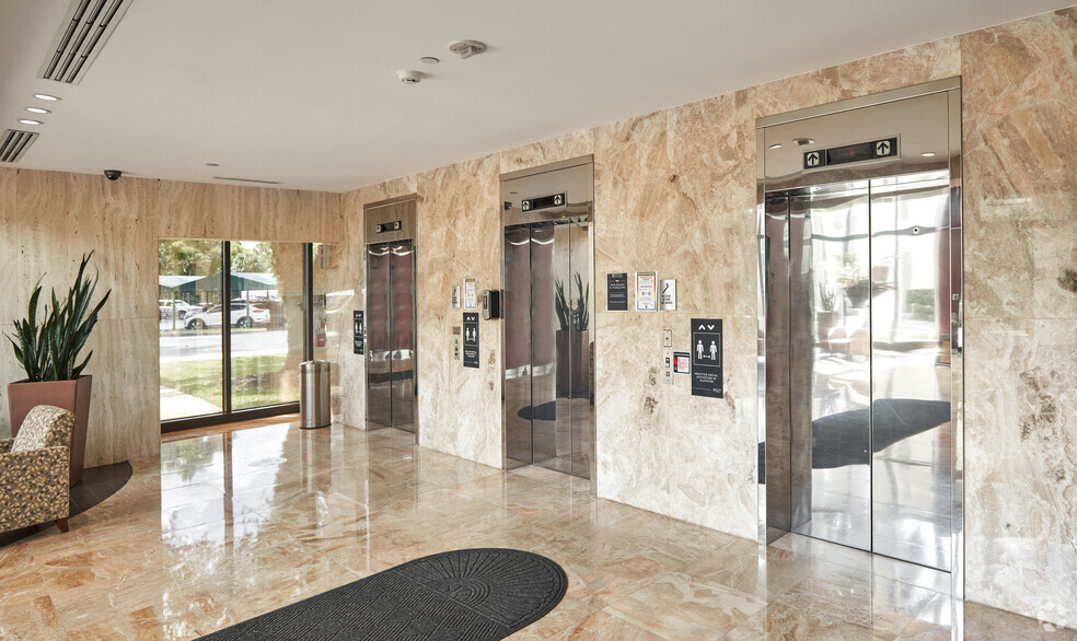 3300 Pga Blvd, Palm Beach Gardens, FL for rent - Lobby - Image 2 of 20