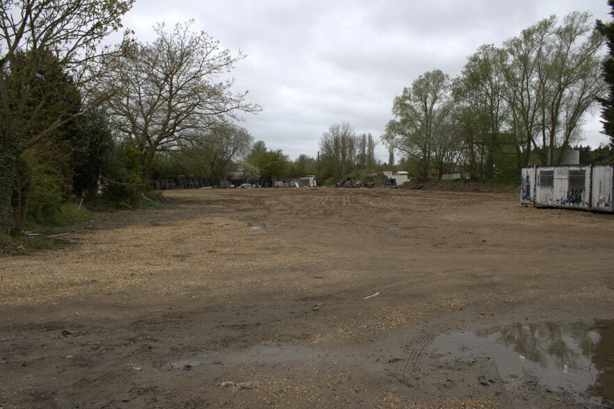 3 Taylors Rd, Hitchin to rent - Building Photo - Image 1 of 3