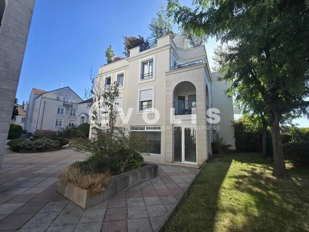 Office in Verrières-le-Buisson to rent Building Photo- Image 1 of 10