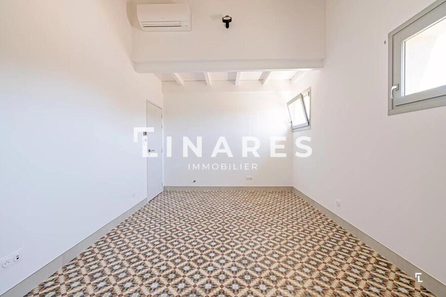 Office / Medical in Marseille to rent - Interior Photo - Image 2 of 8