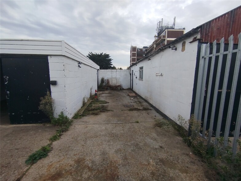 95A Prince Av, Southend On Sea to rent - Building Photo - Image 3 of 4
