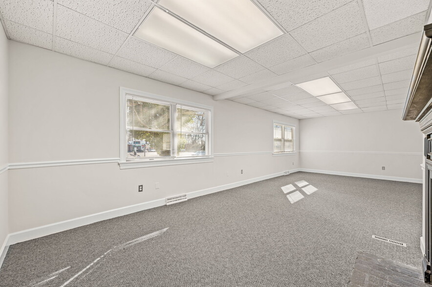 300 W Trenton Ave, Morrisville, PA for rent - Interior Photo - Image 2 of 23