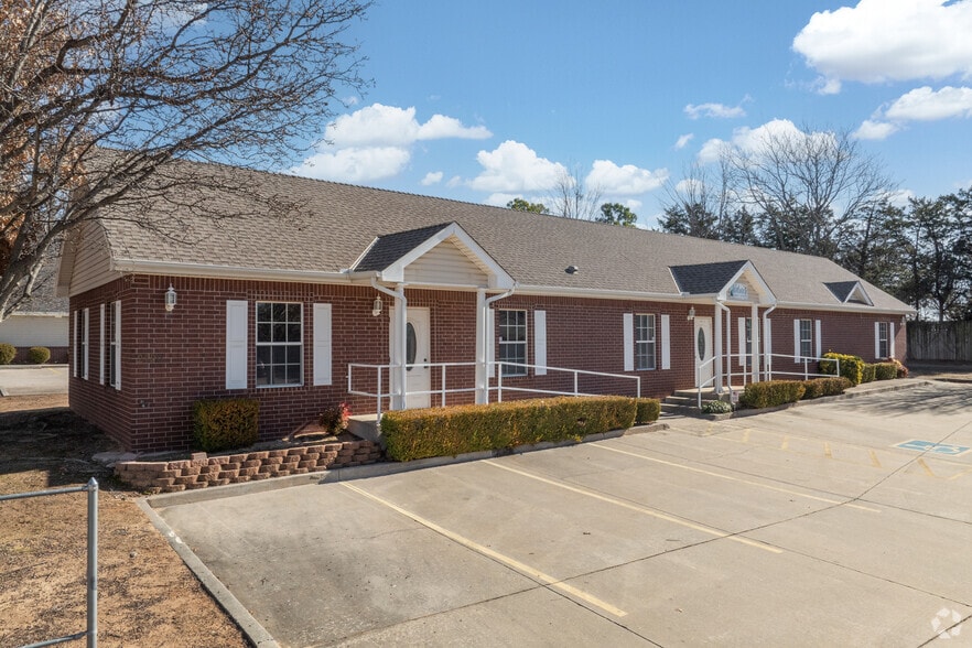 2120 McKown Dr, Norman, OK to rent - Building Photo - Image 3 of 21
