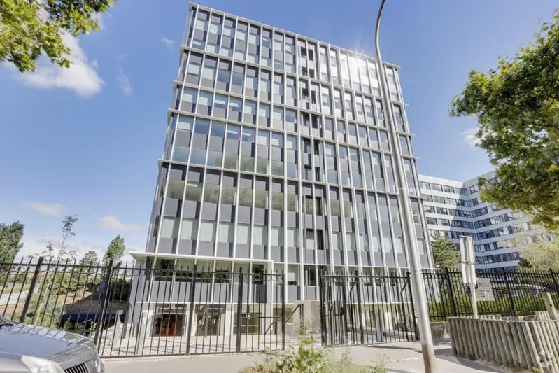 11 Avenue Dubonnet, Courbevoie to rent - Building Photo - Image 3 of 21