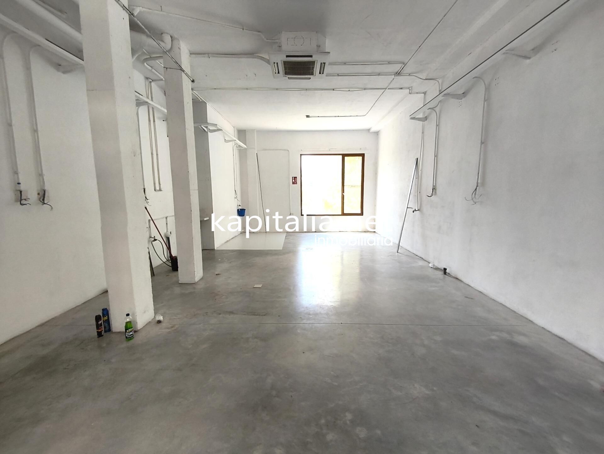 Retail in Ontinyent, Valencia to rent Building Photo- Image 1 of 7
