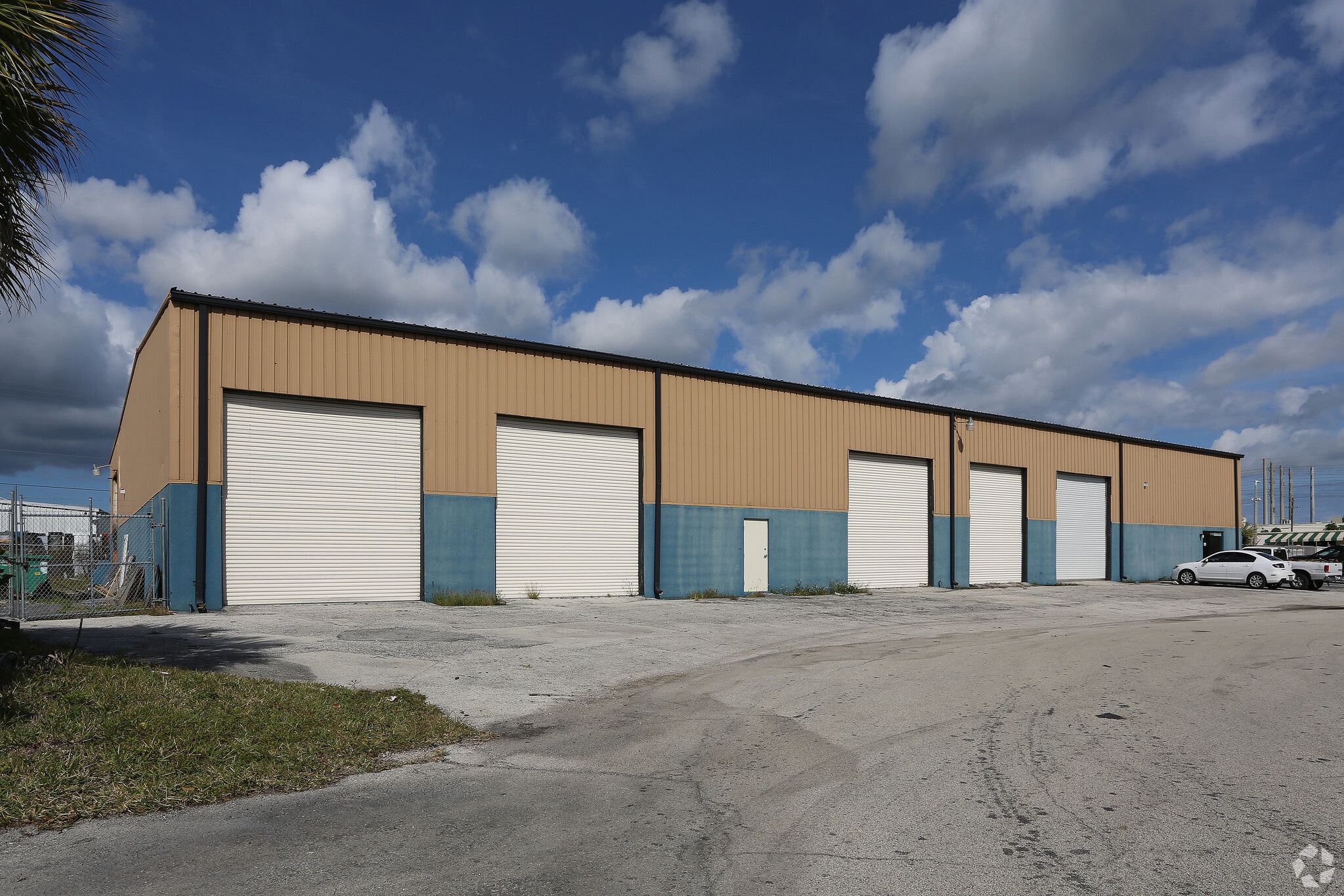 5770 Columbia Cir, Mangonia Park, FL for sale Primary Photo- Image 1 of 1