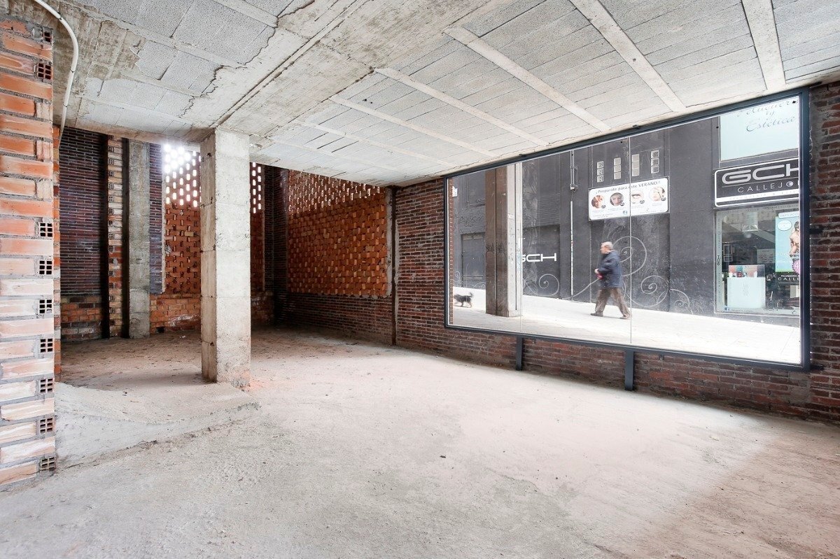 Retail in Granada for sale Interior Photo- Image 1 of 24
