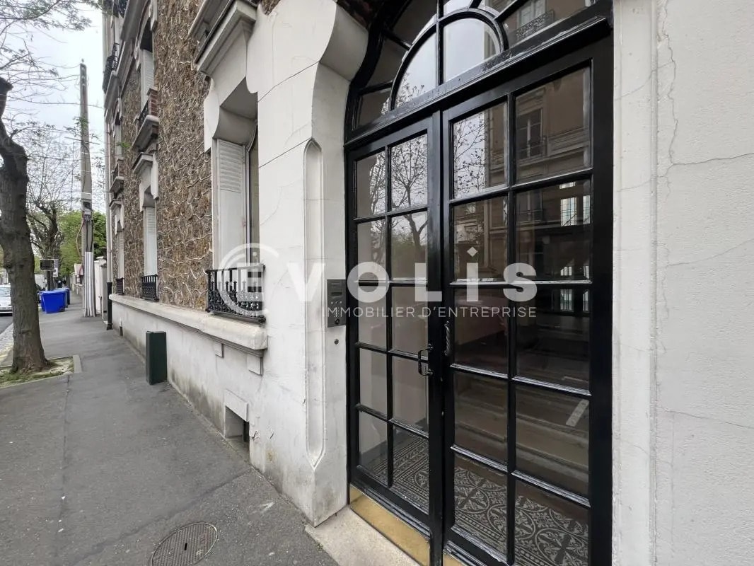 Office in Le Raincy to rent Building Photo- Image 1 of 17