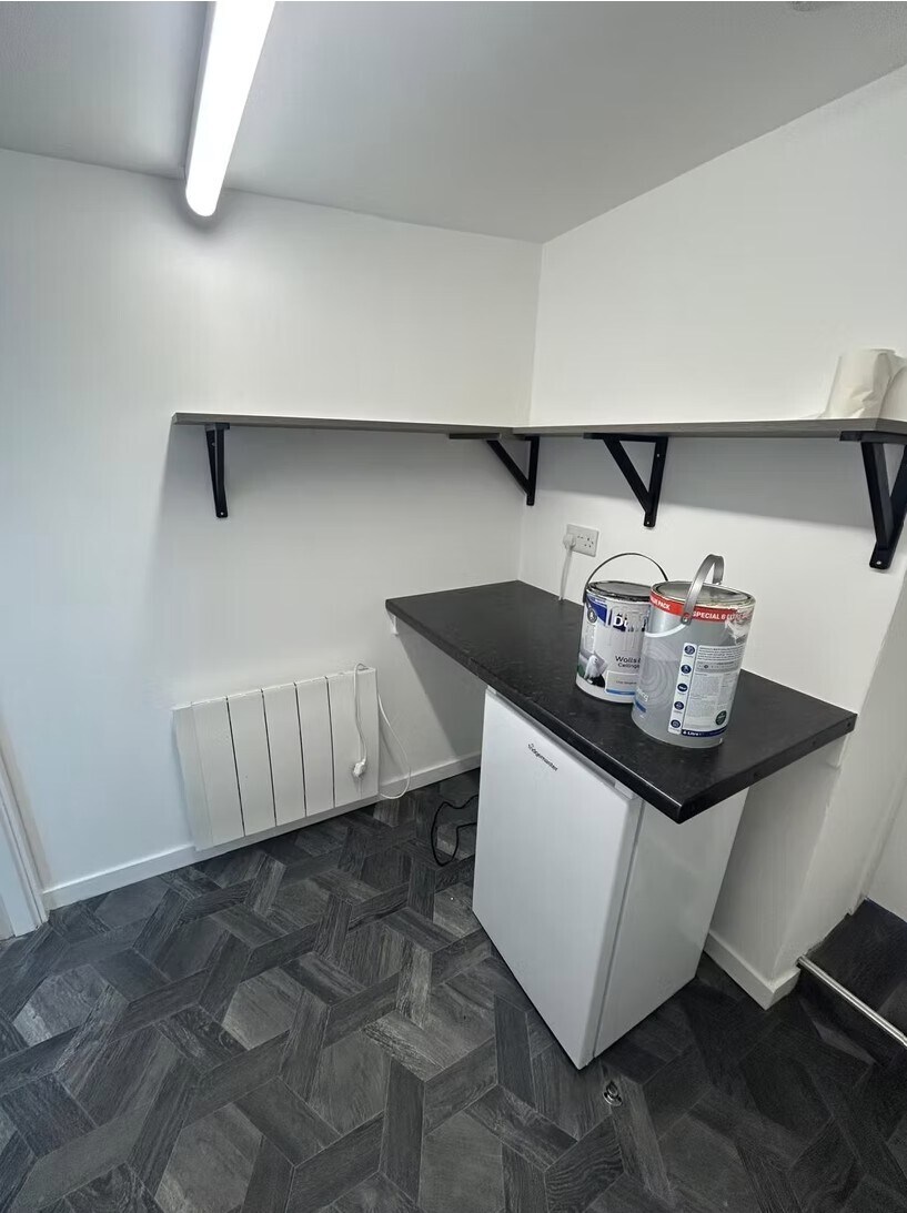 37-39 Low Waters Rd, Hamilton to rent Interior Photo- Image 1 of 4