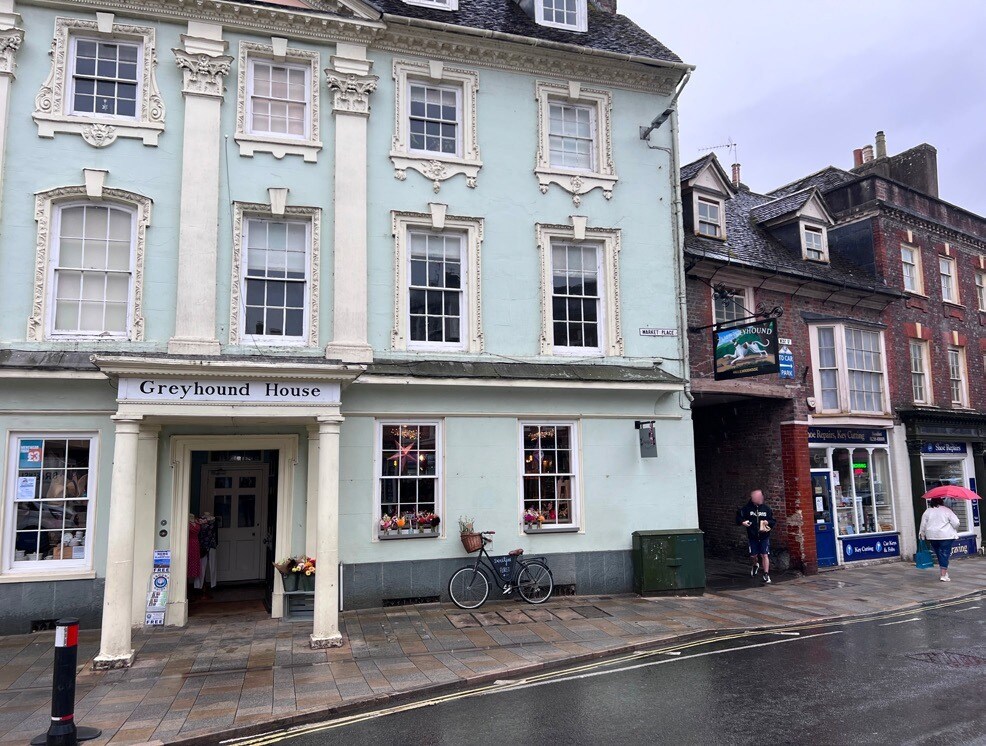 2 Market Pl, Blandford Forum for sale Primary Photo- Image 1 of 1