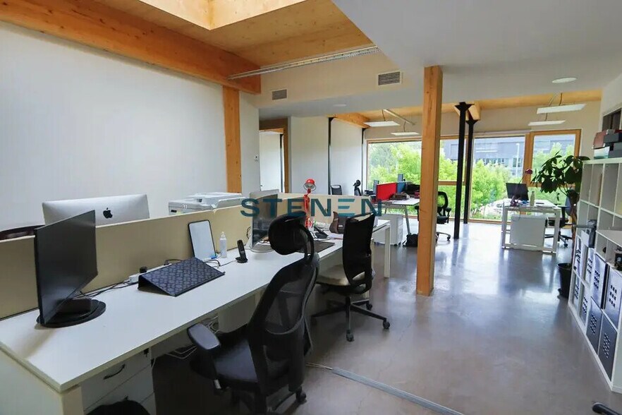 Office in Aix-en-Provence to rent - Interior Photo - Image 2 of 7