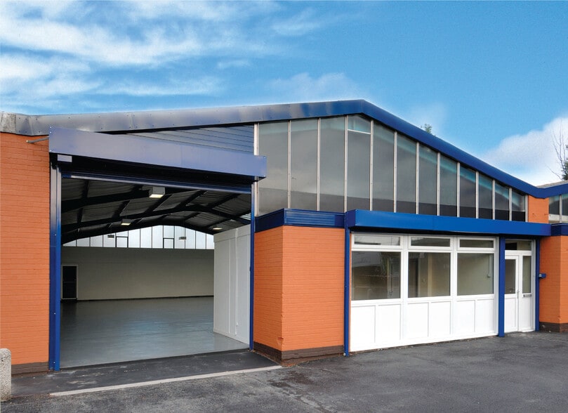 Commercial Ave, Cheadle to rent - Building Photo - Image 2 of 11