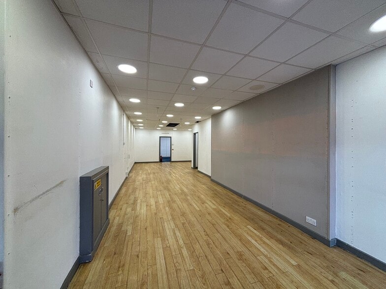 197 High St, Epping to rent - Building Photo - Image 2 of 7