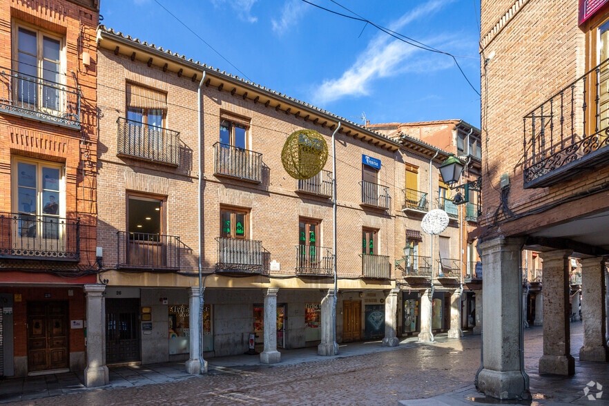 Calle Mayor, 26, Alcalá de Henares, Madrid to rent - Primary Photo - Image 1 of 1