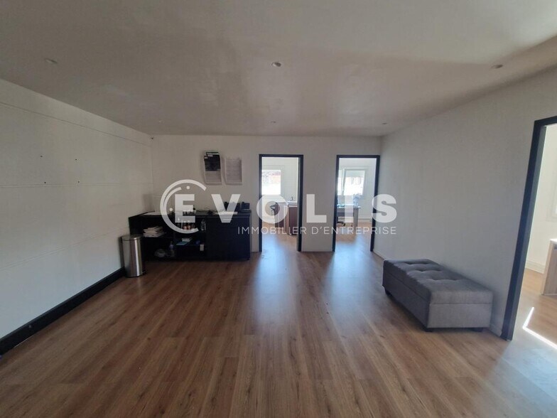 15 Rue Du Buisson Aux Fraises, Massy to rent - Interior Photo - Image 3 of 6