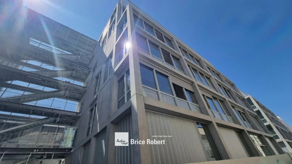 28 Rue Mansard, Villeurbanne to rent - Building Photo - Image 2 of 17