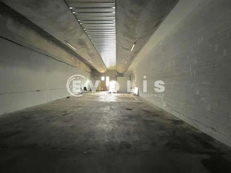 Industrial in Saint-Priest for sale - Interior Photo - Image 3 of 6