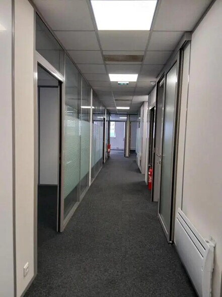 Rue Albert Einstein, Champs-sur-Marne to rent - Interior Photo - Image 3 of 24