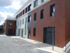 2 Rue George Sand, Saint-Germain-en-Laye to rent Interior Photo- Image 2 of 7