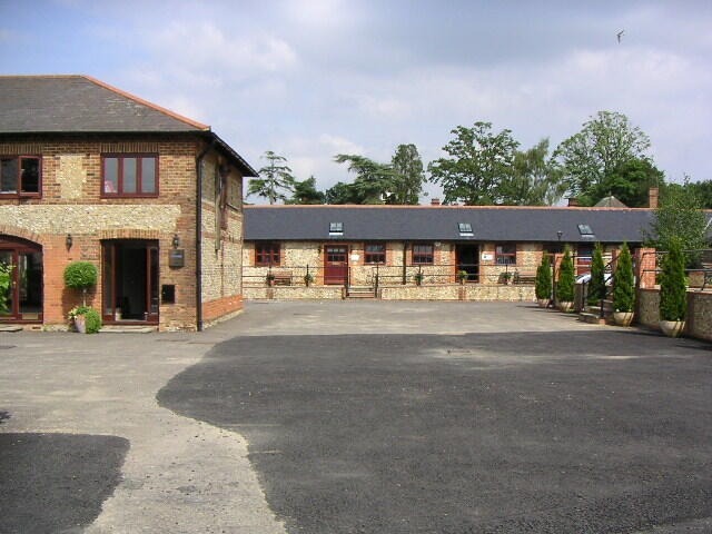 Ranmore Cmn, Dorking to rent - Building Photo - Image 3 of 7