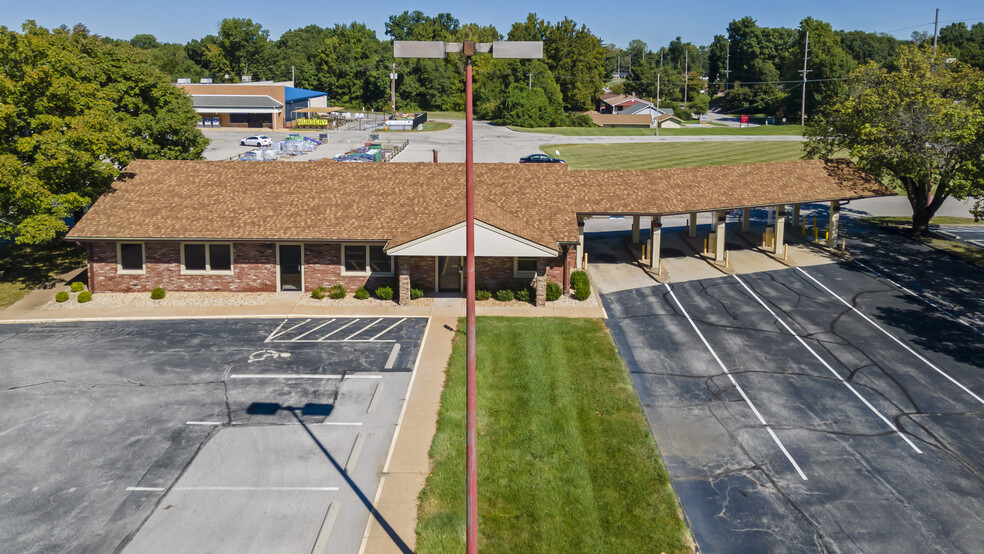 1501 W Golfview Dr, Collinsville, IL for sale - Primary Photo - Image 1 of 17