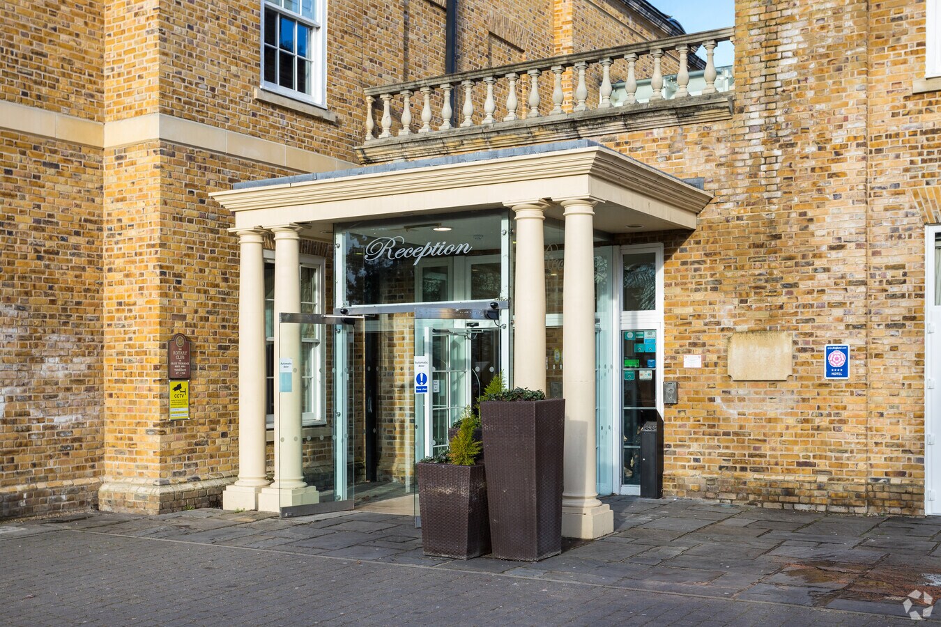 Prince Charles Ave, Grays RM16 3HS UK