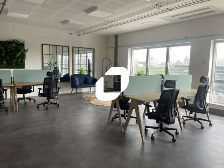 Office in Bègles to rent - Building Photo - Image 2 of 7