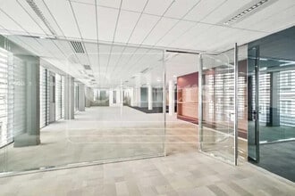 Office in Lyon to rent Interior Photo- Image 1 of 5