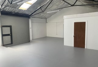 Kings Head Road Gendros Swansea City And County, Swansea to rent Building Photo- Image 1 of 2