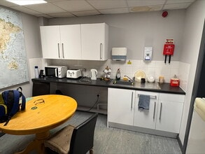 Bower St, Oldham to rent Interior Photo- Image 1 of 2