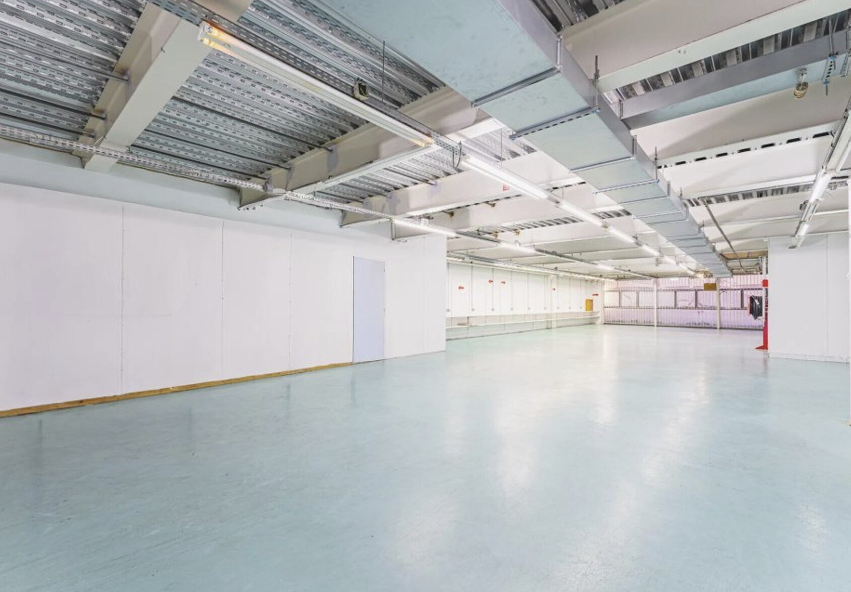 Light Industrial in Pantin to rent Interior Photo- Image 1 of 1