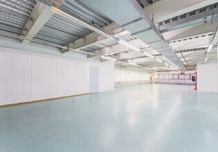Light Industrial in Pantin to rent Interior Photo- Image 1 of 1