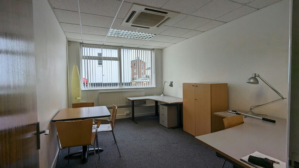 Clarence St, Leamington Spa to rent - Building Photo - Image 2 of 12