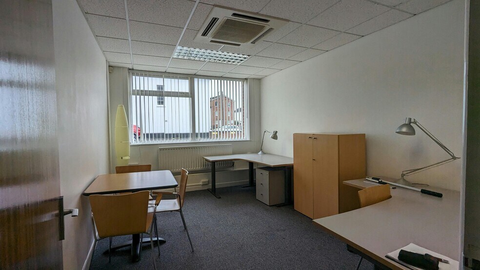 Clarence St, Leamington Spa to rent - Building Photo - Image 3 of 26
