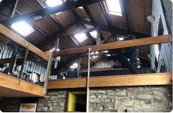 New Hall Hey Rd, Rossendale to rent Interior Photo- Image 2 of 5