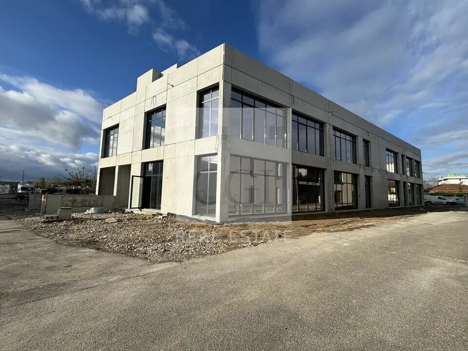 Location Commerce 500 m² - Photo 1