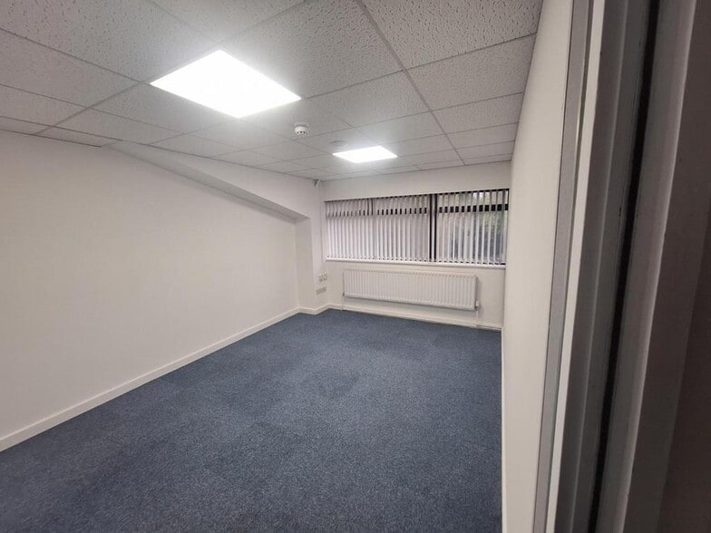 33 Bellingham Dr, Newcastle Upon Tyne to rent - Building Photo - Image 2 of 23