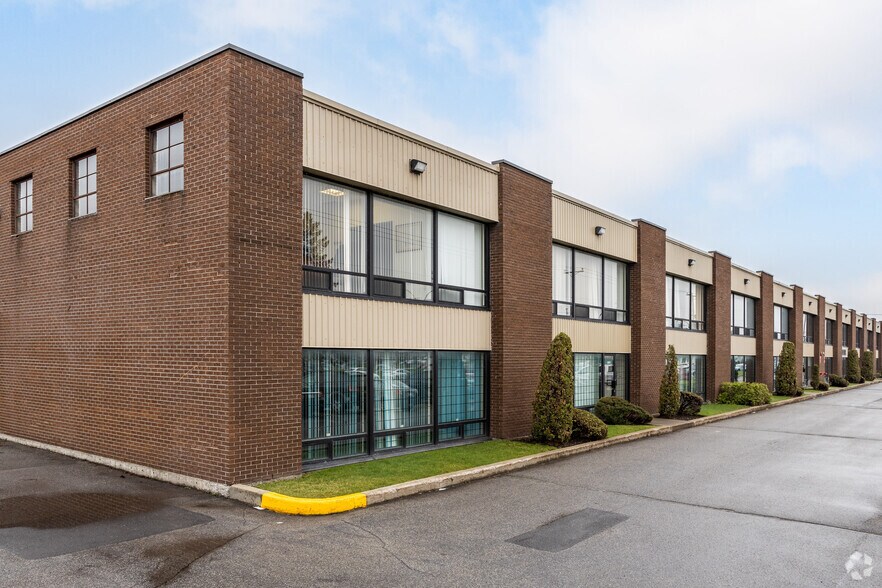 3870-3970 Rue Griffith, Saint-Laurent, QC for rent - Building Photo - Image 2 of 3